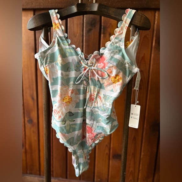 💜Cupshe NWT one piece floral stripped scallopped one swimsuit size medium💜 - Picture 6 of 8